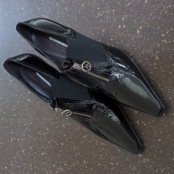 Black patent leather zip up Donald J Pliner heels, silver peace sign hardware - Picture 1 of 6